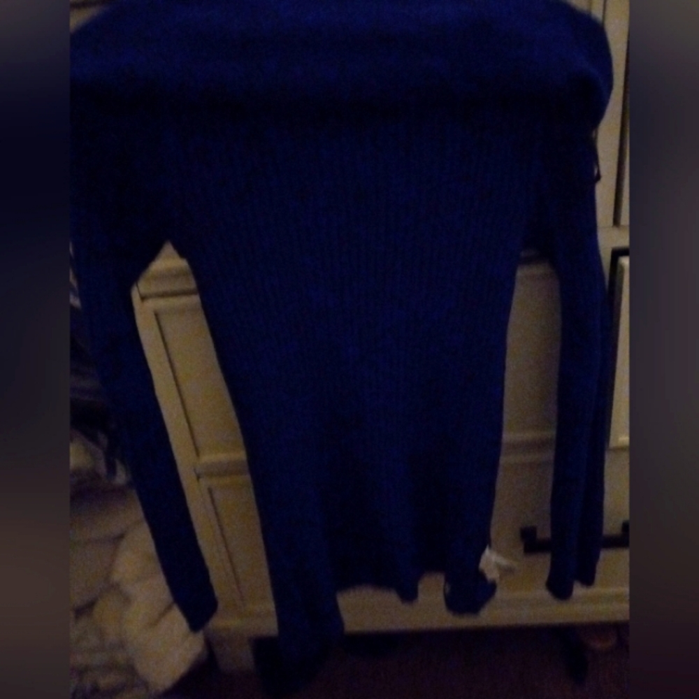 Sweater blue off the shoulders